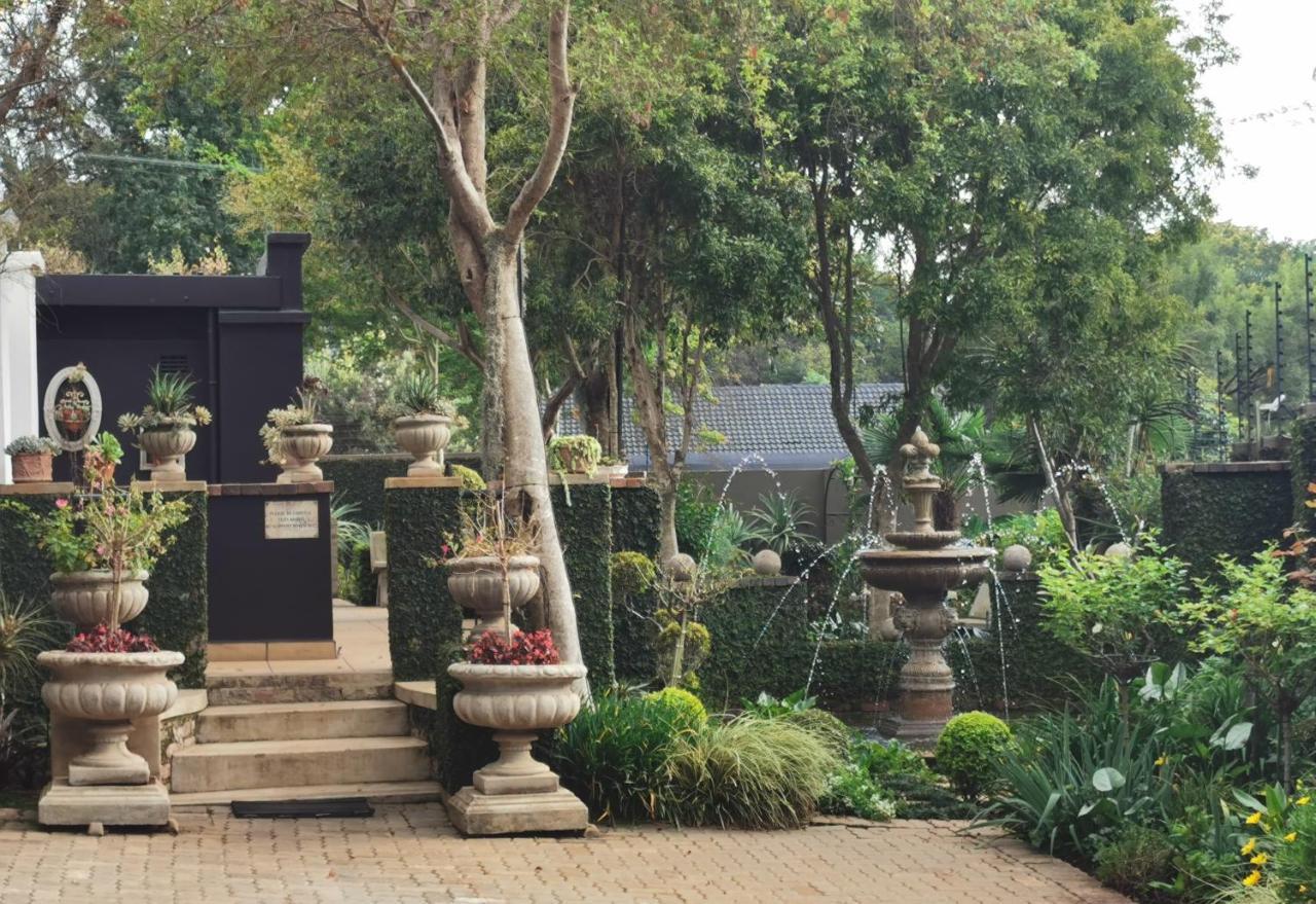 At 98 On Lynburn Guest House Pretoria-Noord Kültér fotó