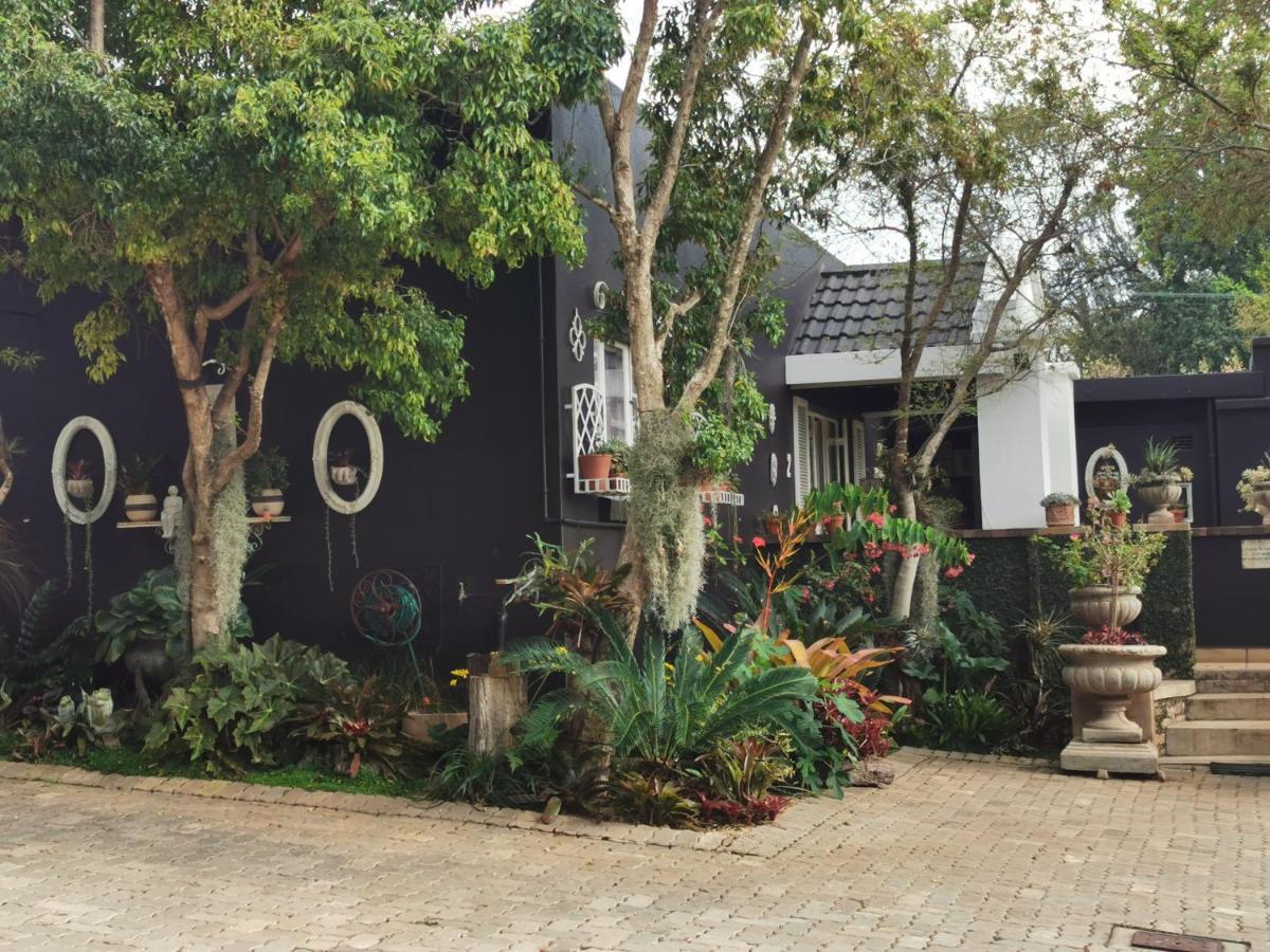 At 98 On Lynburn Guest House Pretoria-Noord Kültér fotó
