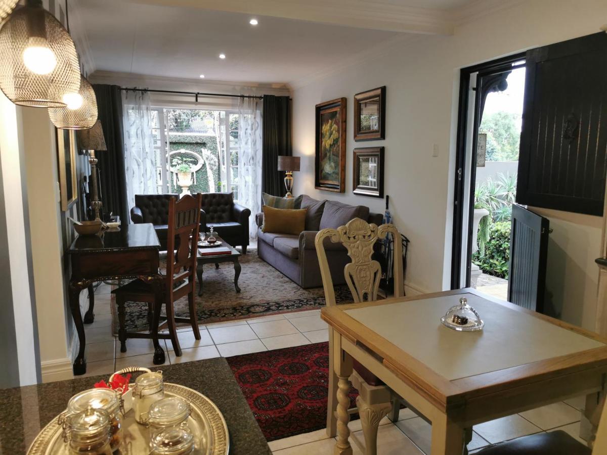 At 98 On Lynburn Guest House Pretoria-Noord Kültér fotó