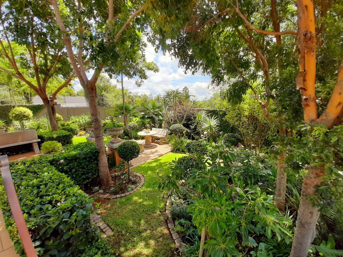 At 98 On Lynburn Guest House Pretoria-Noord Kültér fotó