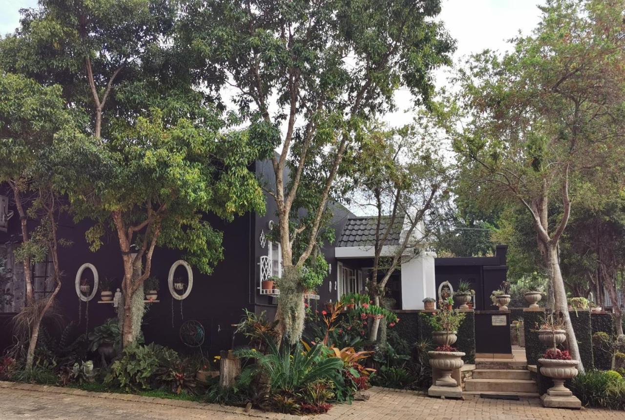 At 98 On Lynburn Guest House Pretoria-Noord Kültér fotó