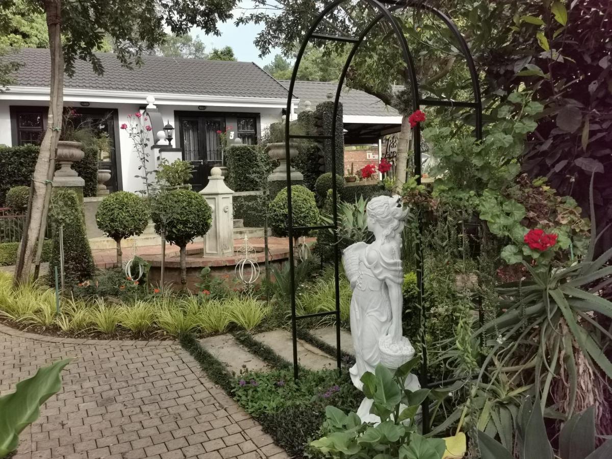 At 98 On Lynburn Guest House Pretoria-Noord Kültér fotó