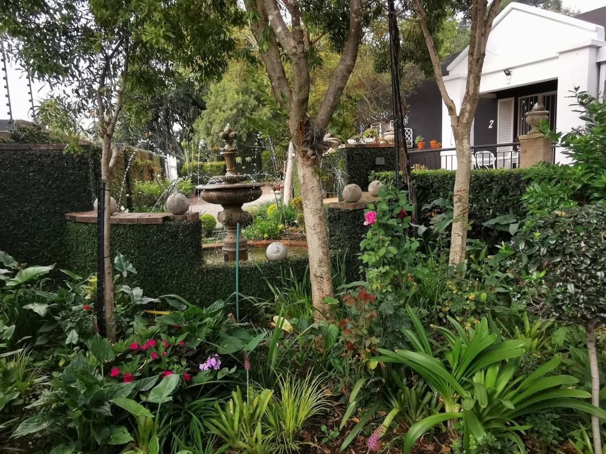 At 98 On Lynburn Guest House Pretoria-Noord Kültér fotó