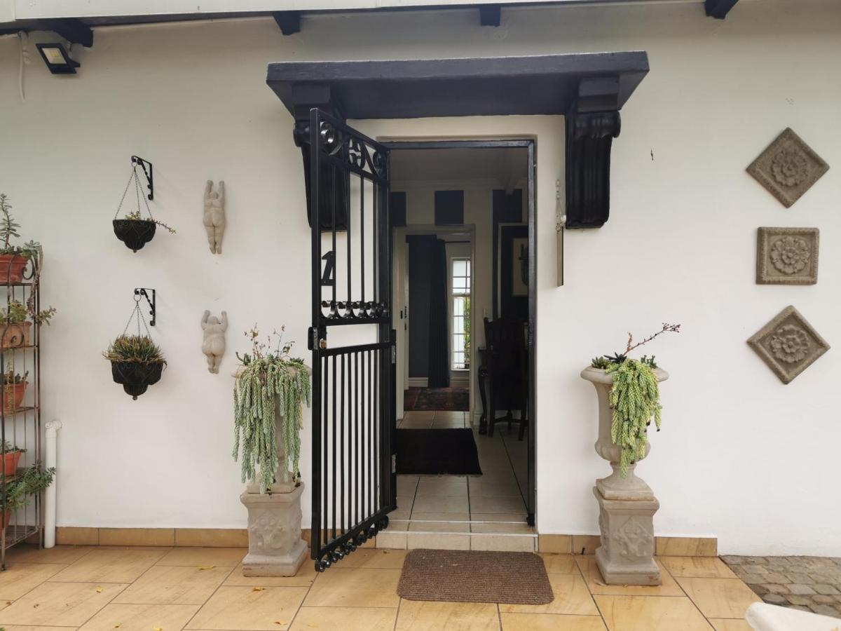 At 98 On Lynburn Guest House Pretoria-Noord Kültér fotó