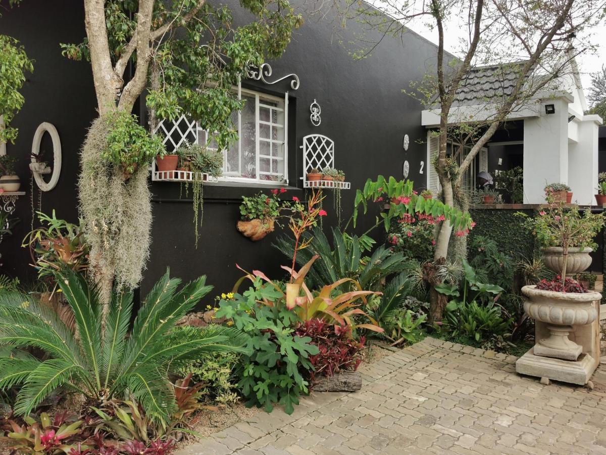 At 98 On Lynburn Guest House Pretoria-Noord Kültér fotó