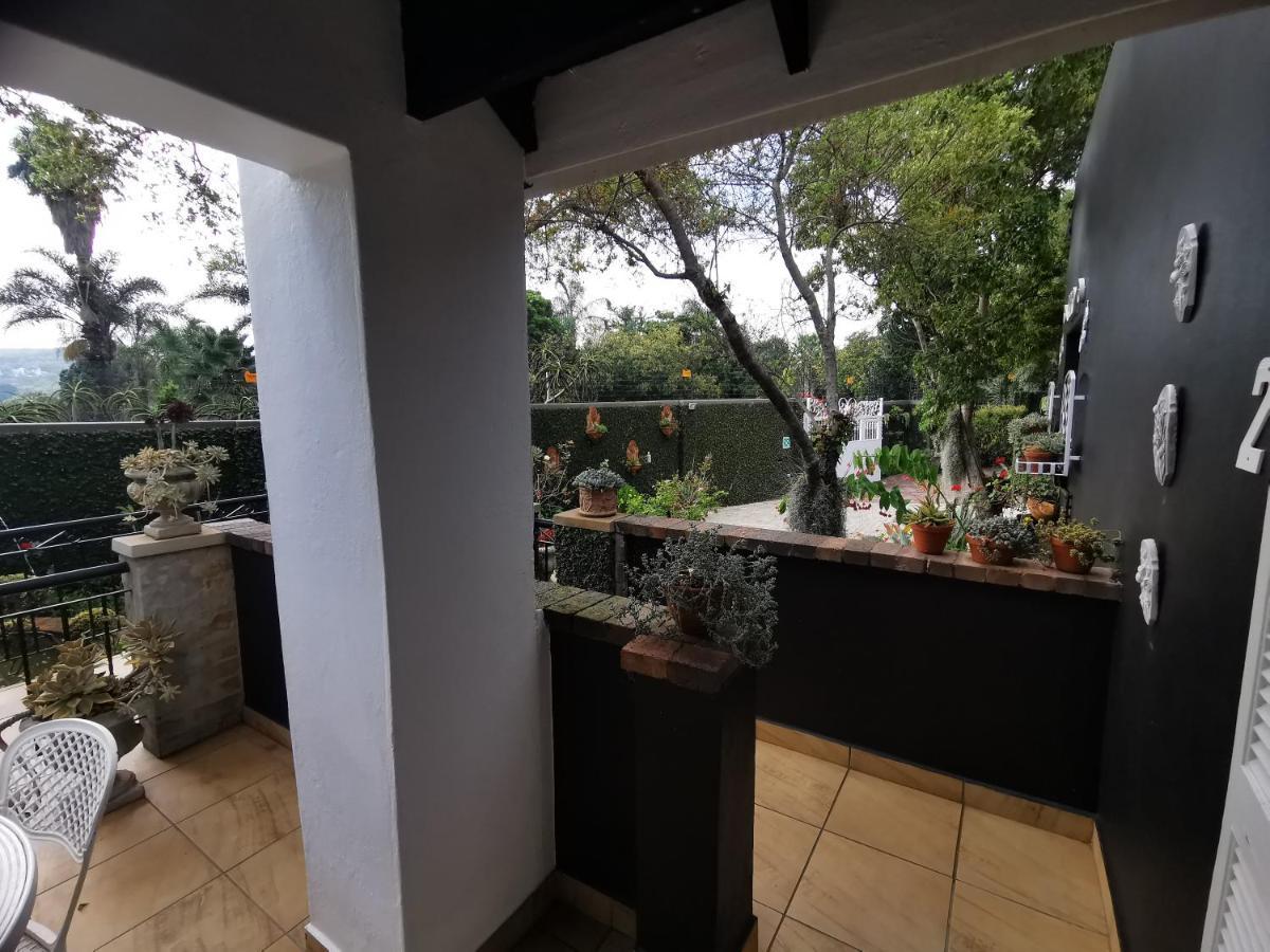 At 98 On Lynburn Guest House Pretoria-Noord Kültér fotó