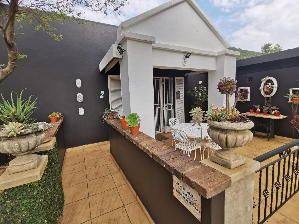 At 98 On Lynburn Guest House Pretoria-Noord Kültér fotó