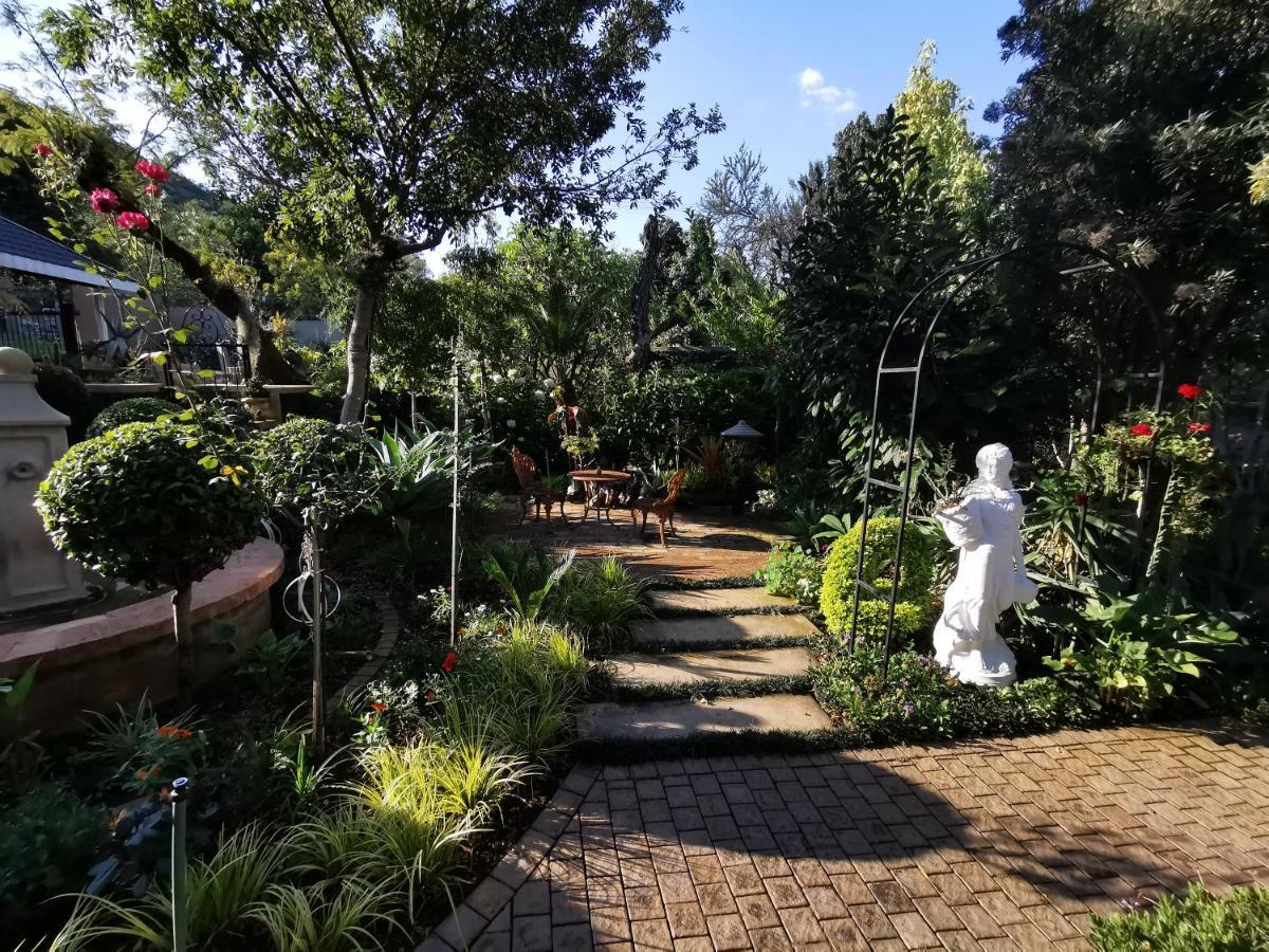 At 98 On Lynburn Guest House Pretoria-Noord Kültér fotó