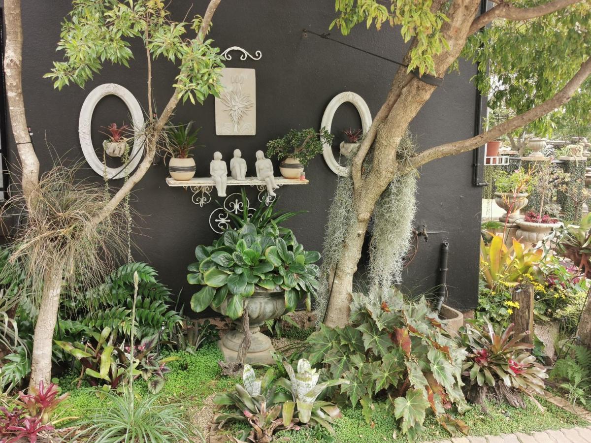 At 98 On Lynburn Guest House Pretoria-Noord Kültér fotó
