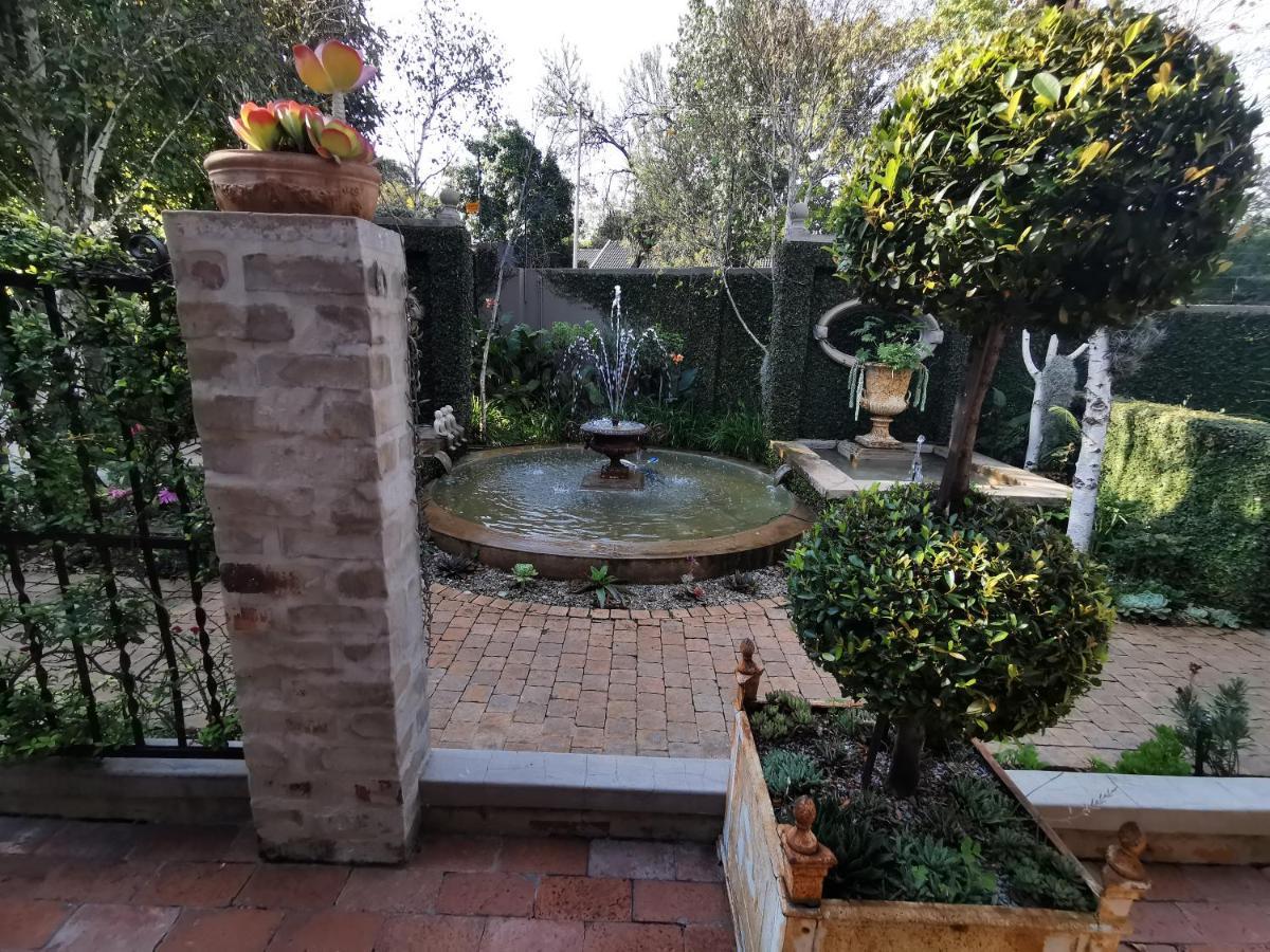 At 98 On Lynburn Guest House Pretoria-Noord Kültér fotó