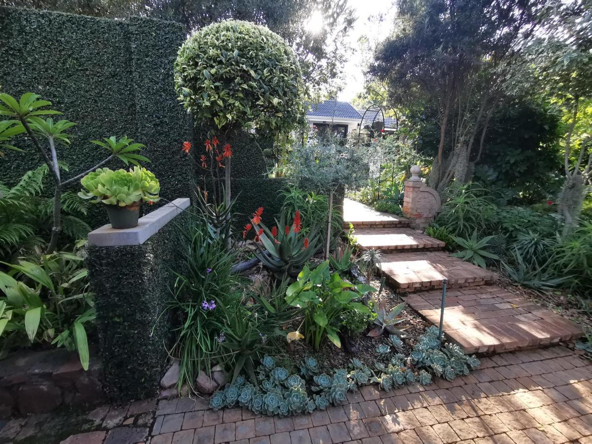 At 98 On Lynburn Guest House Pretoria-Noord Kültér fotó