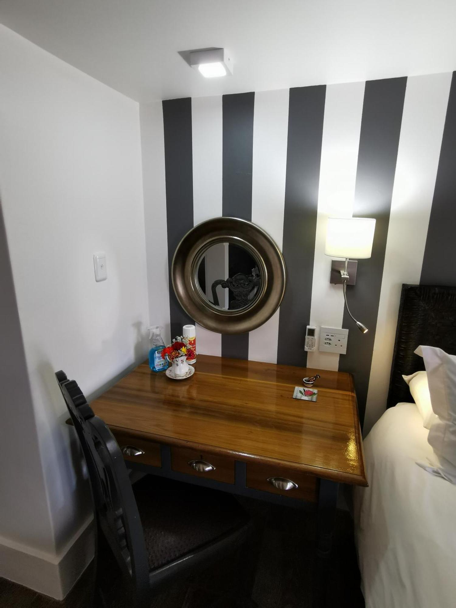 At 98 On Lynburn Guest House Pretoria-Noord Szoba fotó