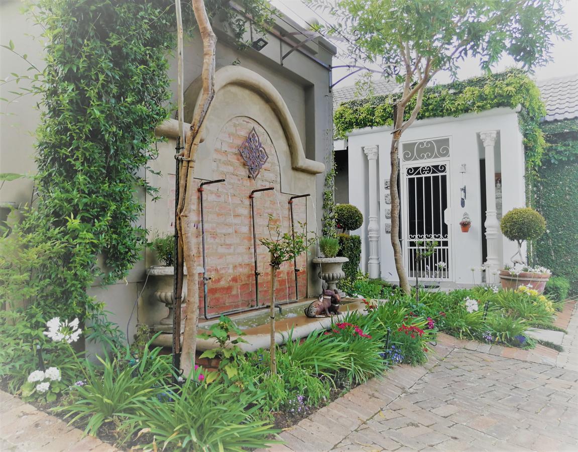At 98 On Lynburn Guest House Pretoria-Noord Kültér fotó