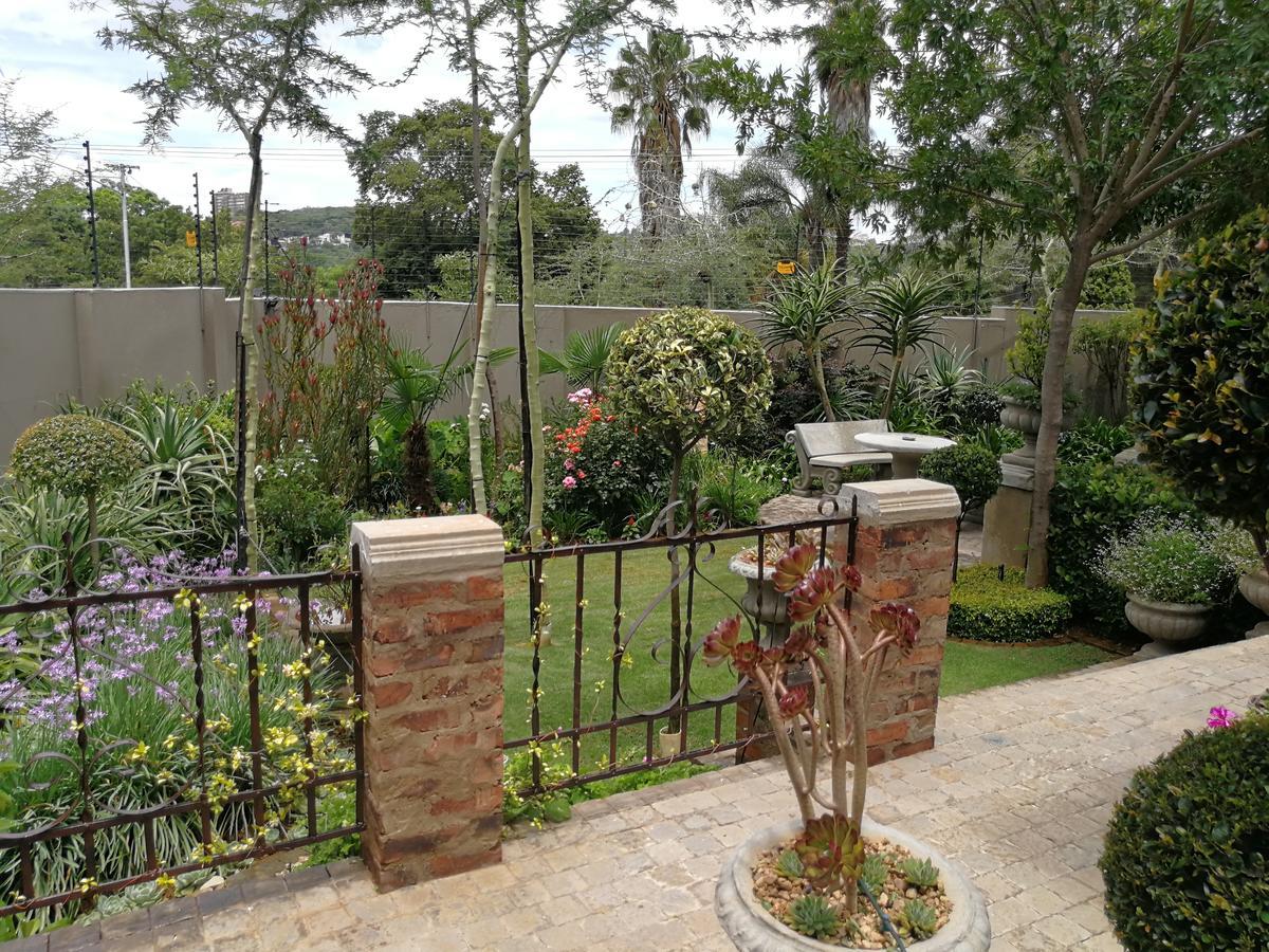 At 98 On Lynburn Guest House Pretoria-Noord Kültér fotó